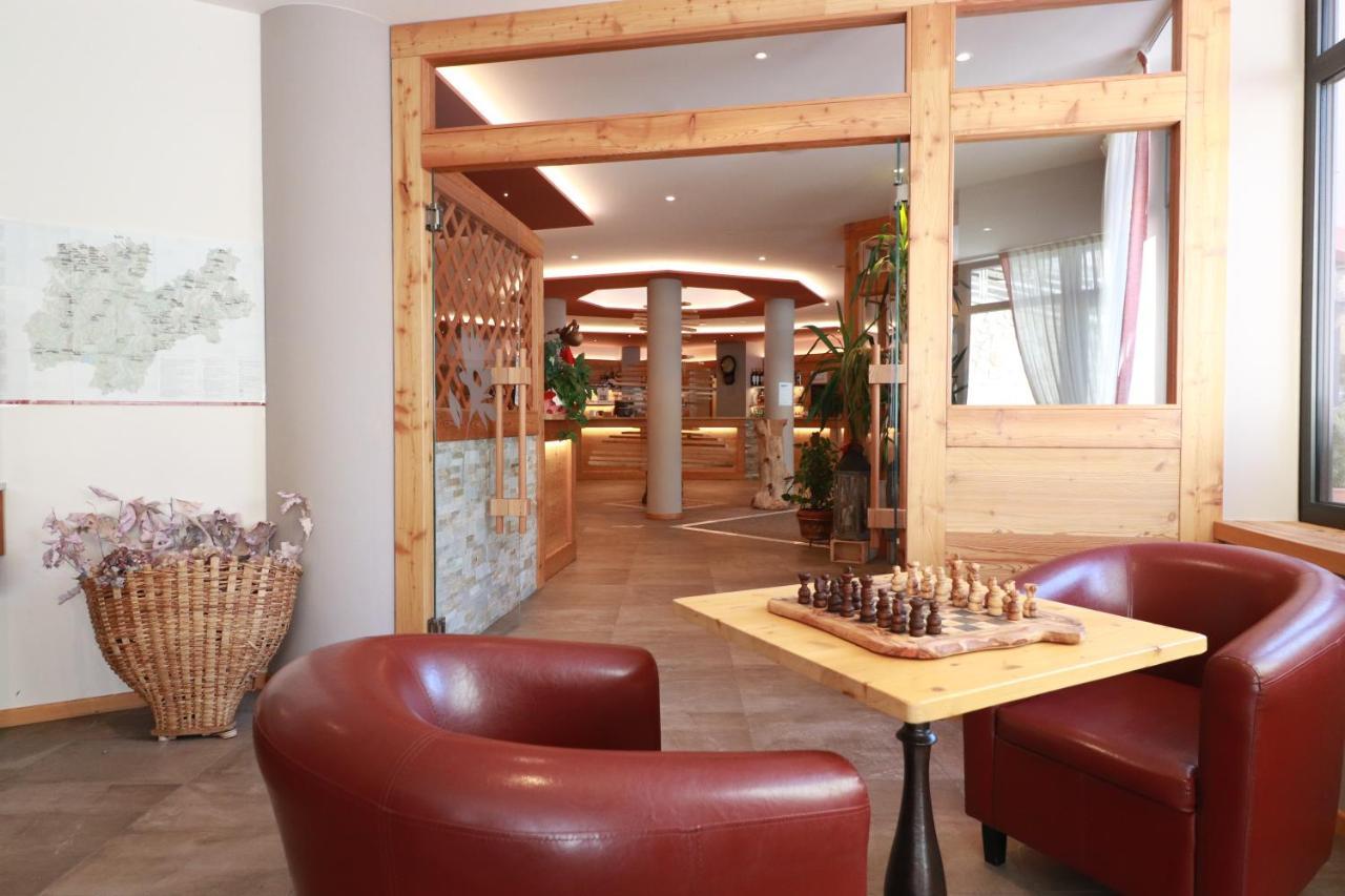 Alpen Garten Hotel Margherita Rumo Luaran gambar